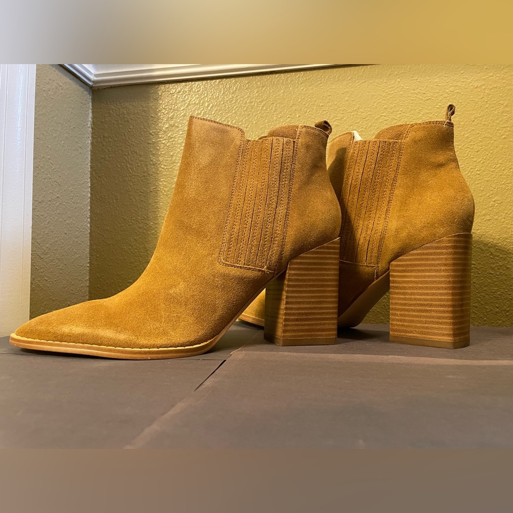 Women’s Nine West Beata ankle booties. Dark natural suede color, size 11